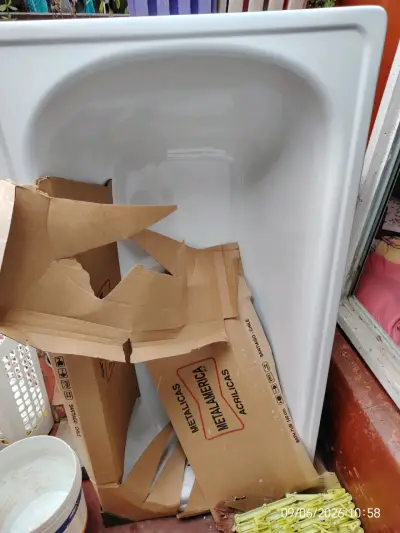 Bañera blanca de fibra de vidrio - miniatura 2