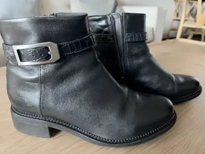 Botines de cuero negro con hebilla - miniatura 1