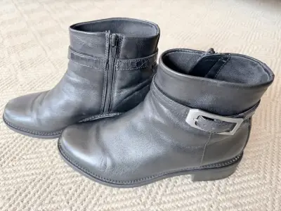 Botines de cuero negro con hebilla - miniatura 6