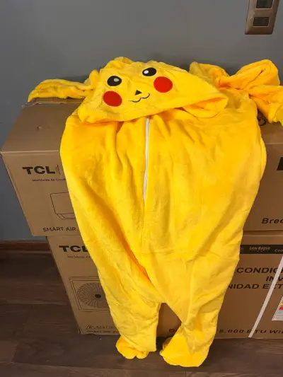 Pijama enterizo Pikachu amarillo - miniatura 2