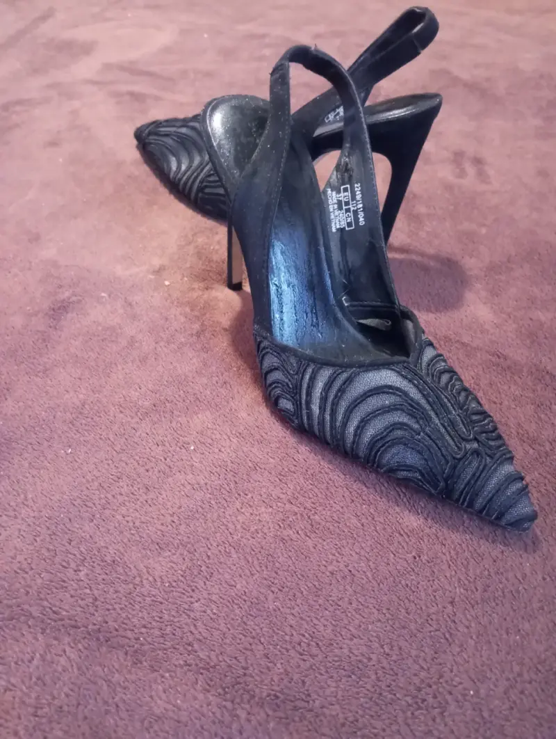 Tacones negros elegantes de mujer - 2
