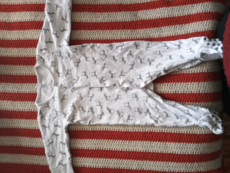 Pijama enterito para bebé con diseño de jirafas - 1