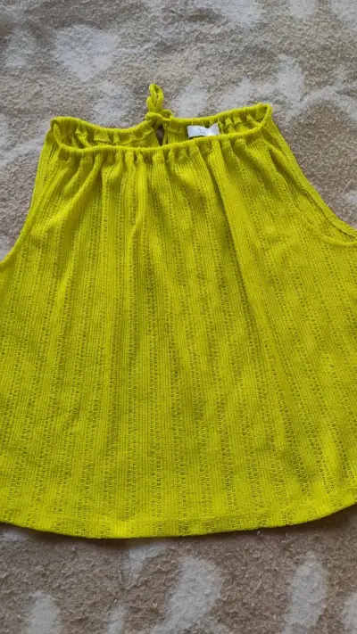 Blusa amarilla sin mangas para mujer - miniatura 1