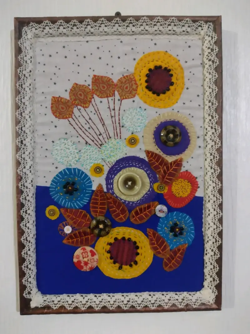 Cuadro decorativo bordado a mano con flores - 1