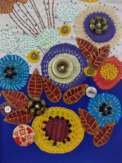 Cuadro decorativo bordado a mano con flores - miniatura 2