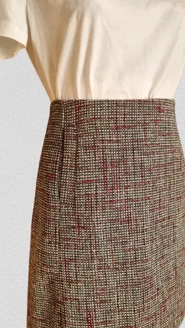 Falda corta de tweed con diseño clásico - miniatura 2