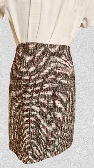 Falda corta de tweed con diseño clásico - miniatura 3