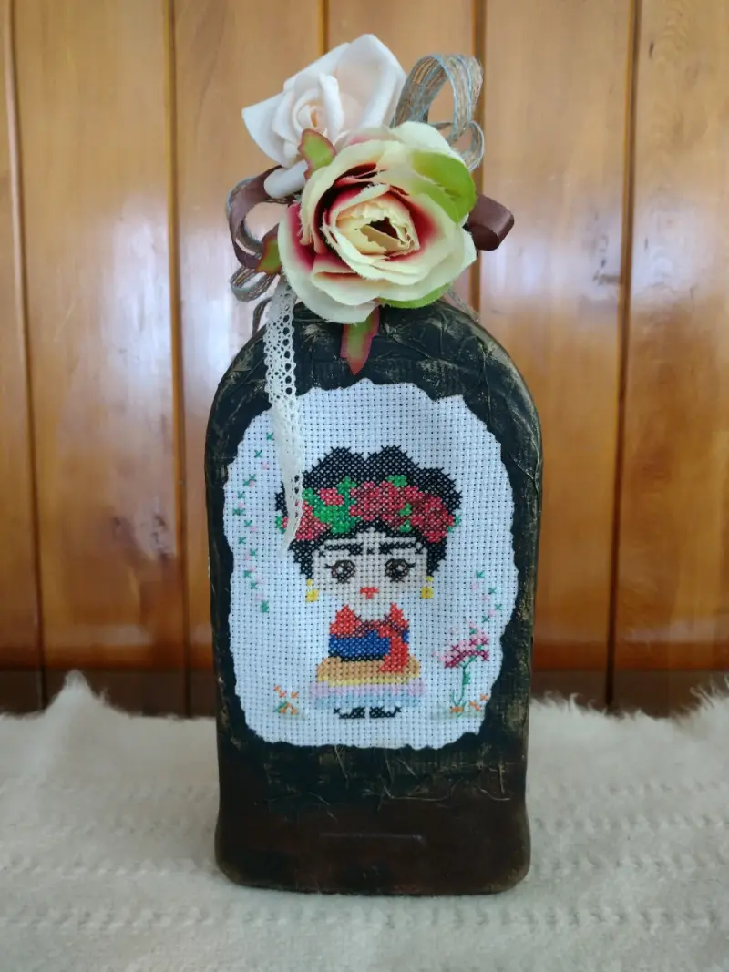 Botella decorativa con bordado Frida Kahlo - 1