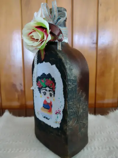 Botella decorativa con bordado Frida Kahlo - miniatura 2