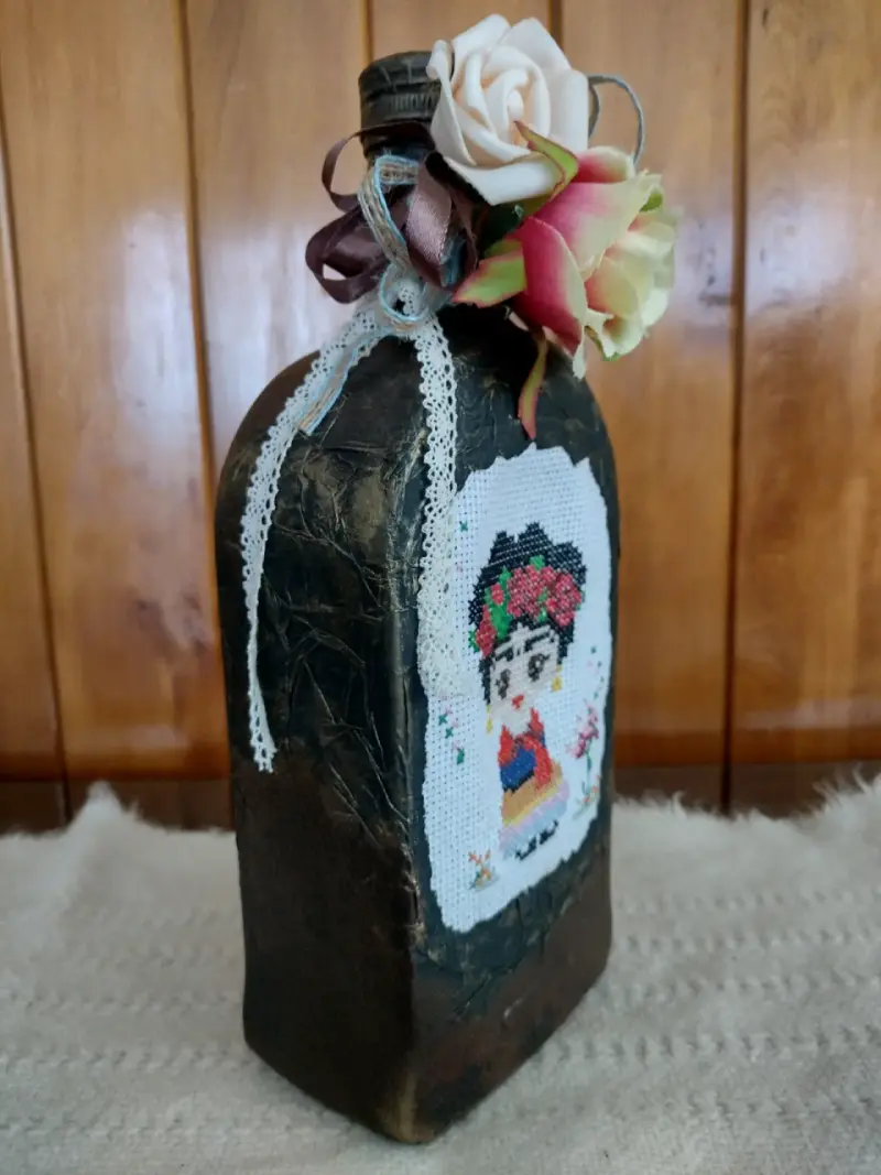 Botella decorativa con bordado Frida Kahlo - 3