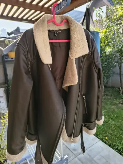 Chaqueta de cuero sintético con forro de lana - miniatura 6