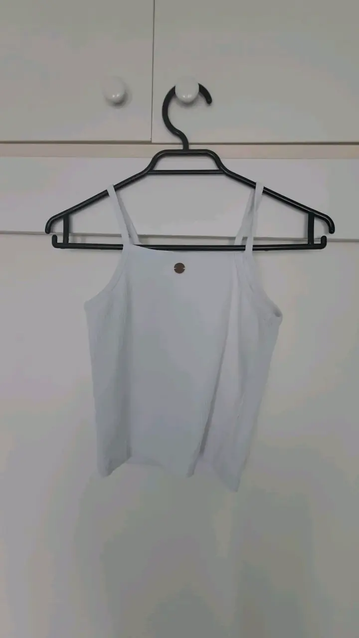 Top blanco con mariposas bordadas - 2