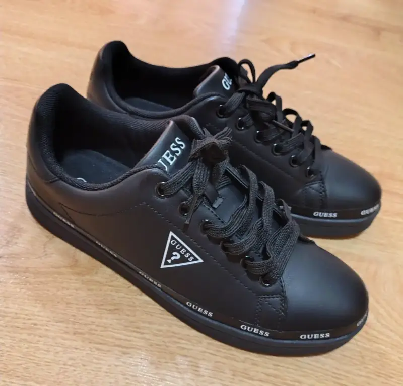 Zapatillas negras Guess de cuero - 1