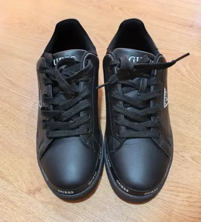 Zapatillas negras Guess de cuero - miniatura 2