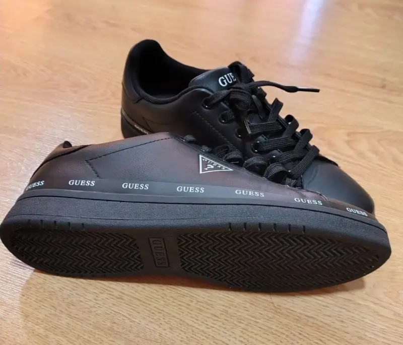 Zapatillas negras Guess de cuero - 3