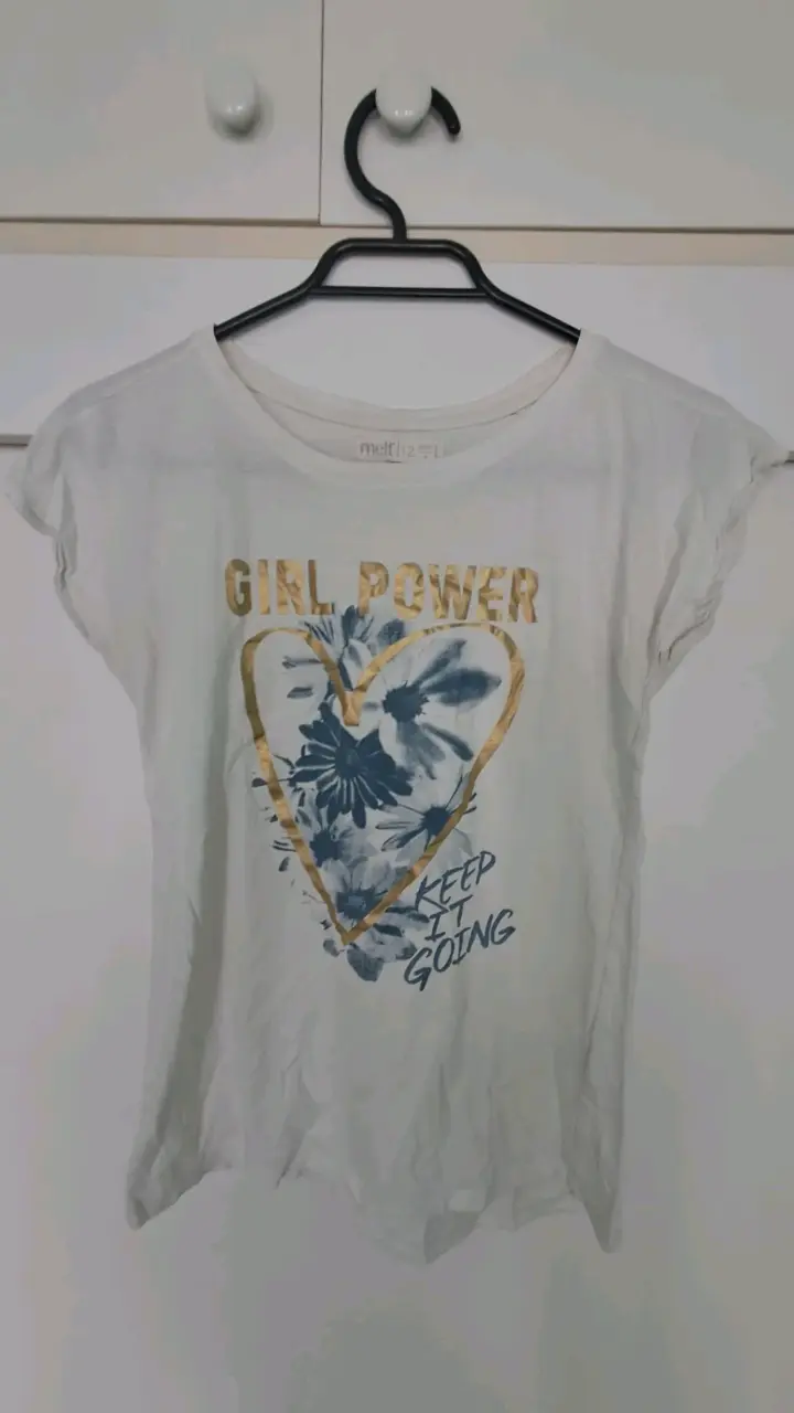 Polera blanca con estampado Girl Power - 1