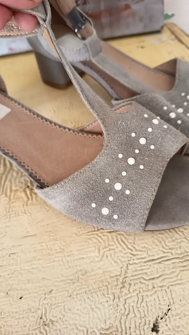 Sandalias de gamuza gris con tacón alto - 3