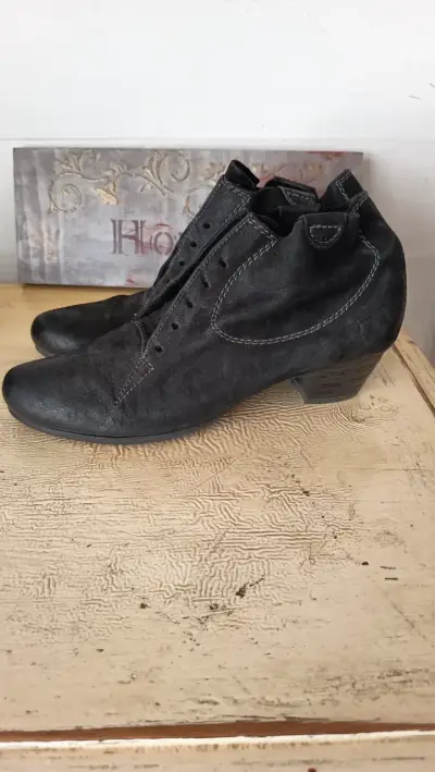 Botines de cuero negro con tacón bajo - miniatura 1