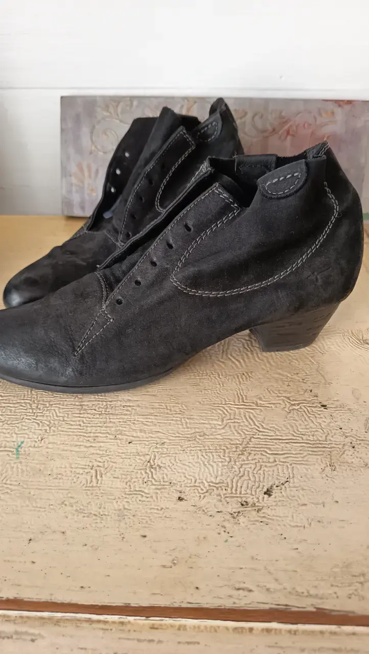 Botines de cuero negro con tacón bajo - 3