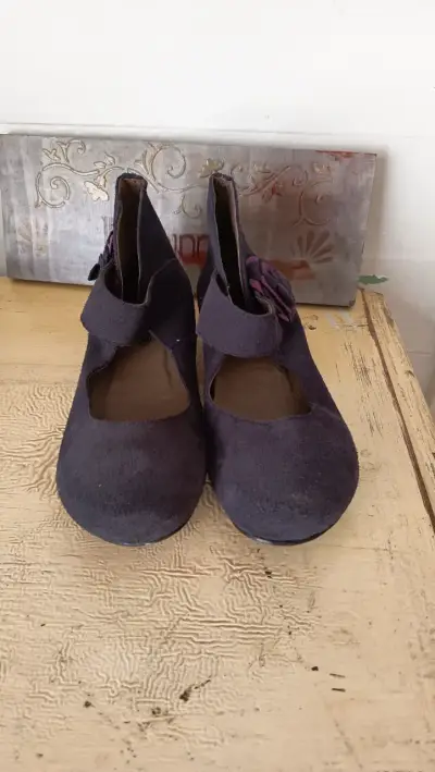 Zapatos de tacón bajo con flor decorativa - miniatura 4