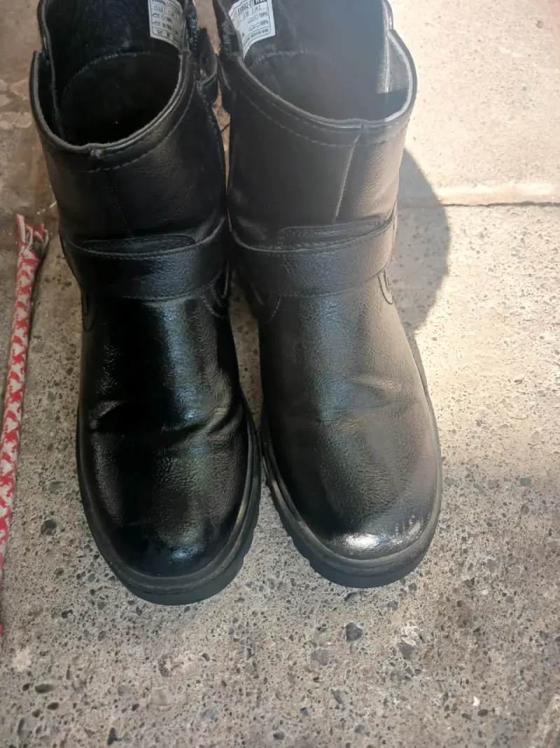 Botines de cuero negro para niña - 1
