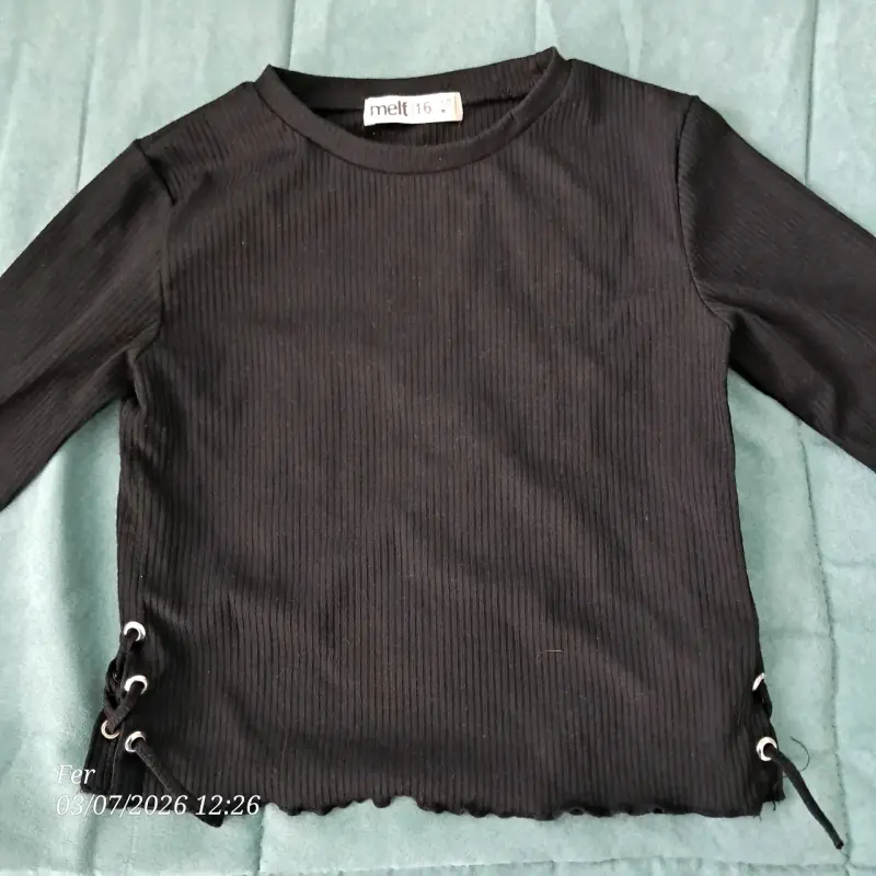 Polera negra de manga larga Melt talla 16 - 1