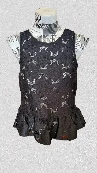 Blusa negra de encaje sin mangas con diseño floral - miniatura 1