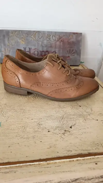 Zapatos Oxford de cuero marrón para mujer - miniatura 1