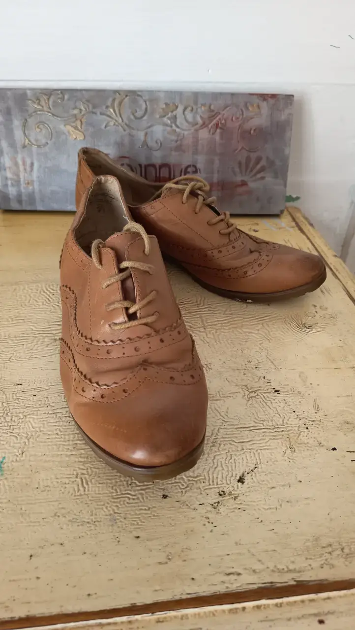 Zapatos Oxford de cuero marrón para mujer - 2