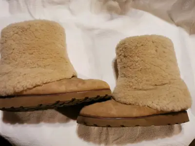 Botas de invierno forradas de lana beige - miniatura 1