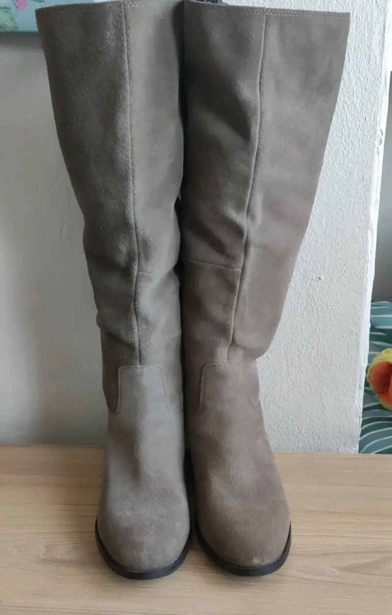 Botas altas de gamuza gris - 1