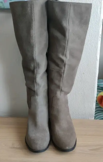 Botas altas de gamuza gris - miniatura 1