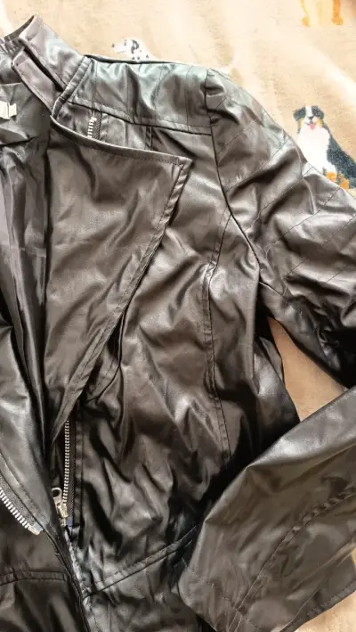 Chaqueta de eco cuero negra para mujer - miniatura 3