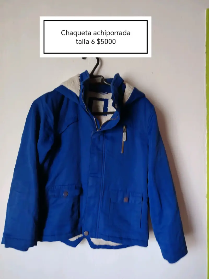 Chaqueta azul con capucha talla 6