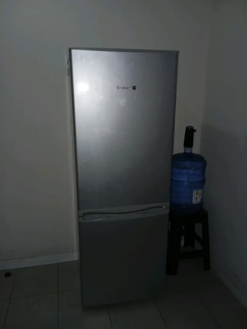 Refrigerador Sindelen de acero inoxidable - 1