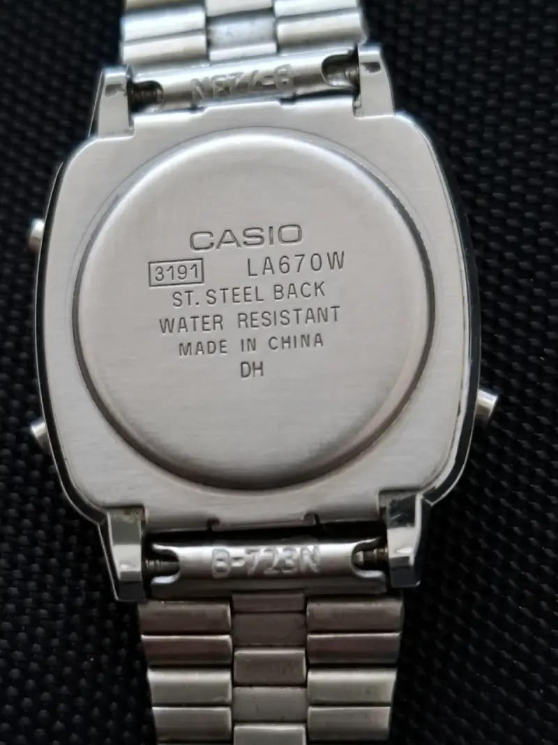 Reloj Casio LA670W acero inoxidable. - 1
