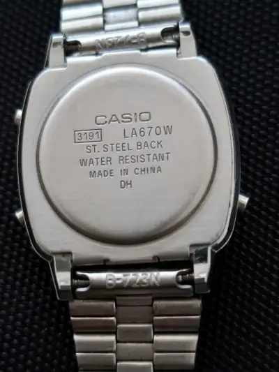 Reloj Casio LA670W acero inoxidable. - miniatura 1