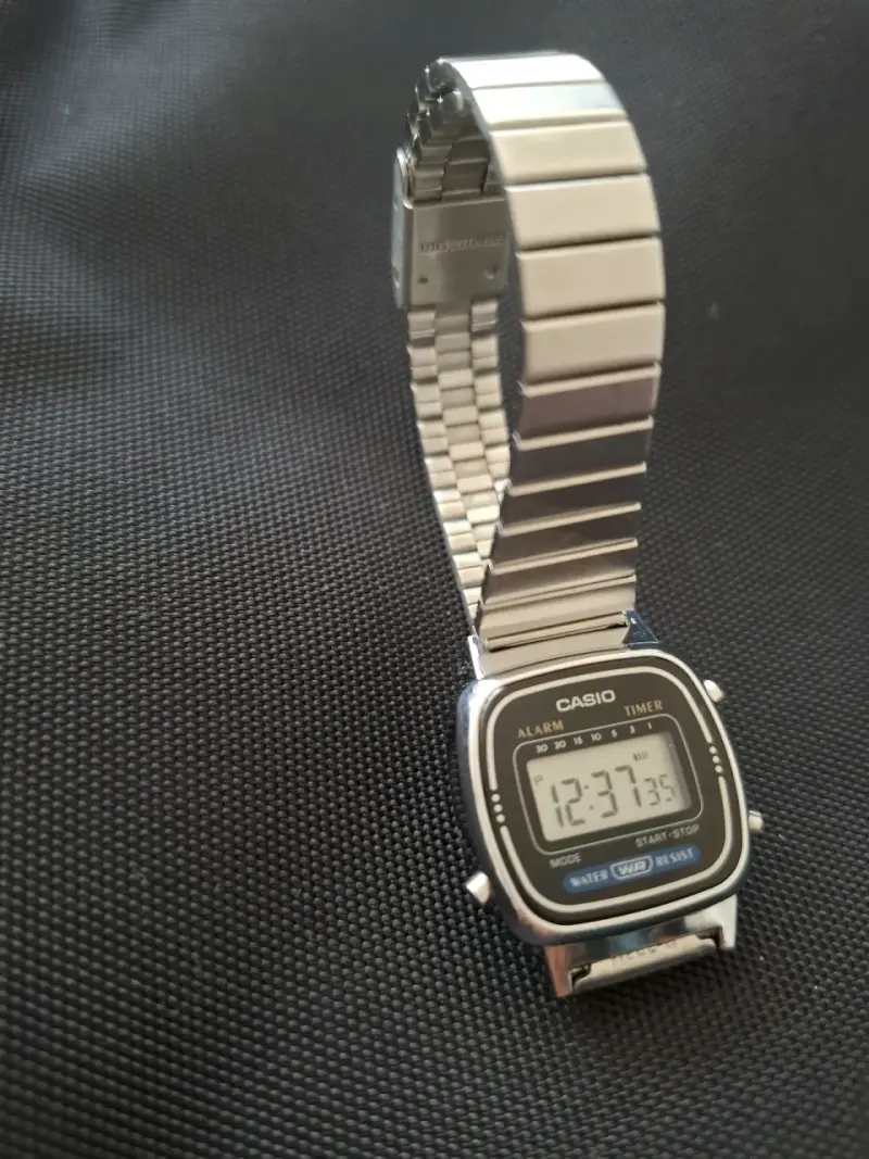 Reloj Casio LA670W acero inoxidable. - 3