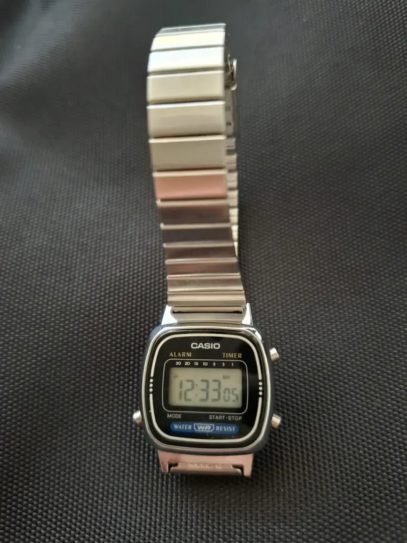 Reloj Casio LA670W acero inoxidable. - 6