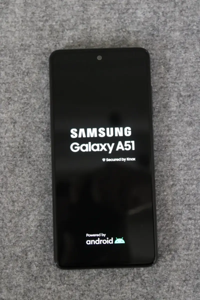 Samsung Galaxy A51 smartphone en buen estado