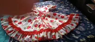 Vestido folclórico con estampado floral - miniatura 2