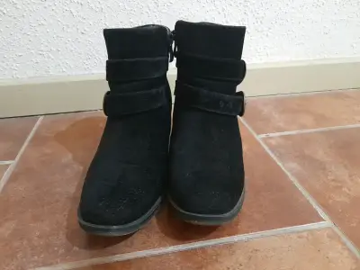 Botines negros con hebillas decorativas - miniatura 2