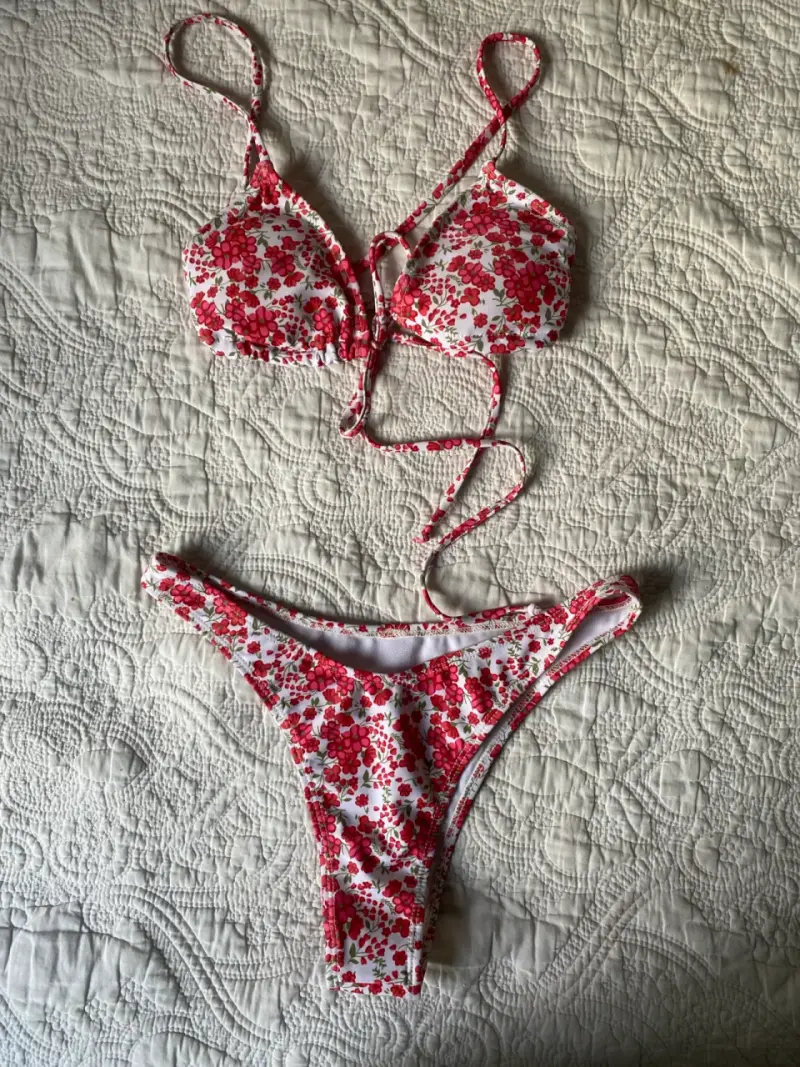 Bikini floral rojo y blanco - 1