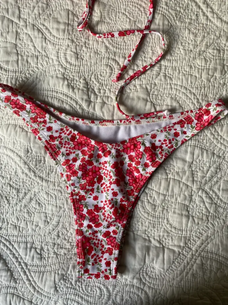 Bikini floral rojo y blanco - 2