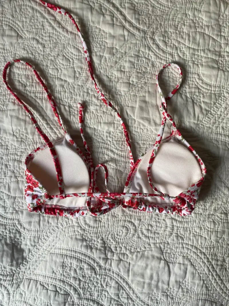 Bikini floral rojo y blanco - 4