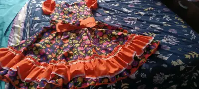 Vestido folclórico infantil con estampado floral - miniatura 1