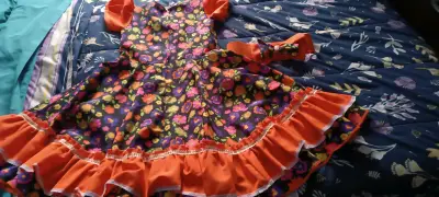 Vestido folclórico infantil con estampado floral - miniatura 2