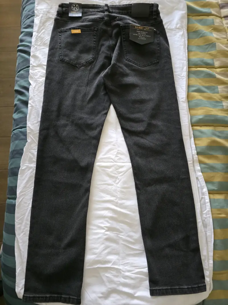 Jeans negros skinny fit para hombre - 2