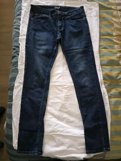 Jeans azul oscuro para hombre - miniatura 1