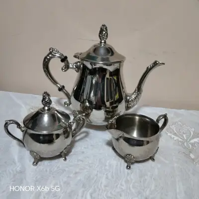Juego de té de plata vintage con detalles ornamentales - miniatura 1